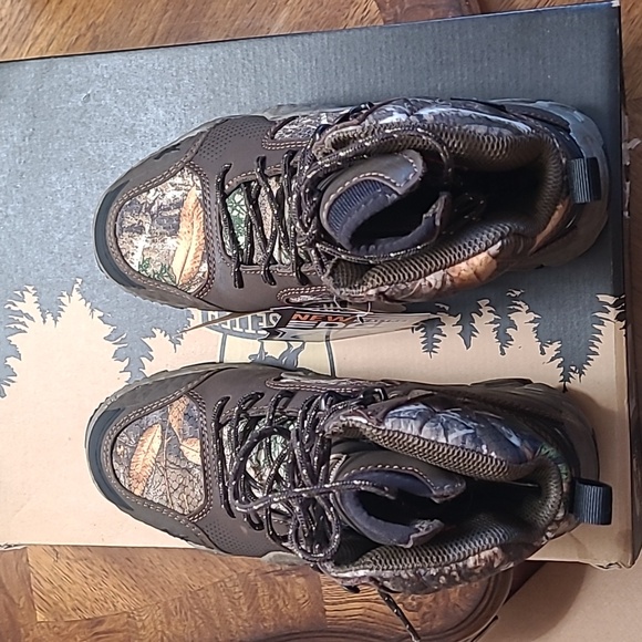 New in box! Irish Setter Red Wing VaprTrek camo leather 8\